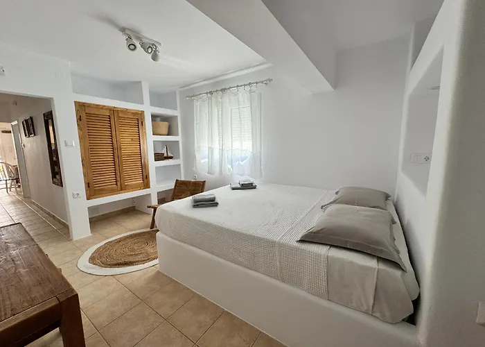 度假居 Leonidas House Renovated 2024 阿齐亚马利那